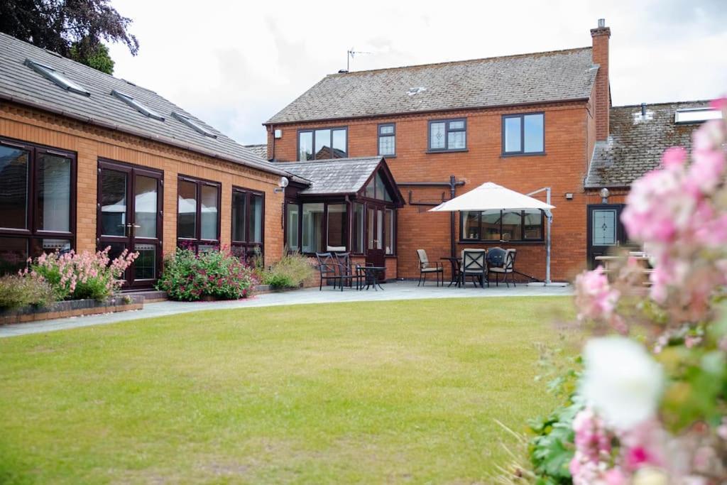 Vast, Elegant Home With Indoor Pool & Sauna Near Popular Golf Course Кінгтон Екстер'єр фото