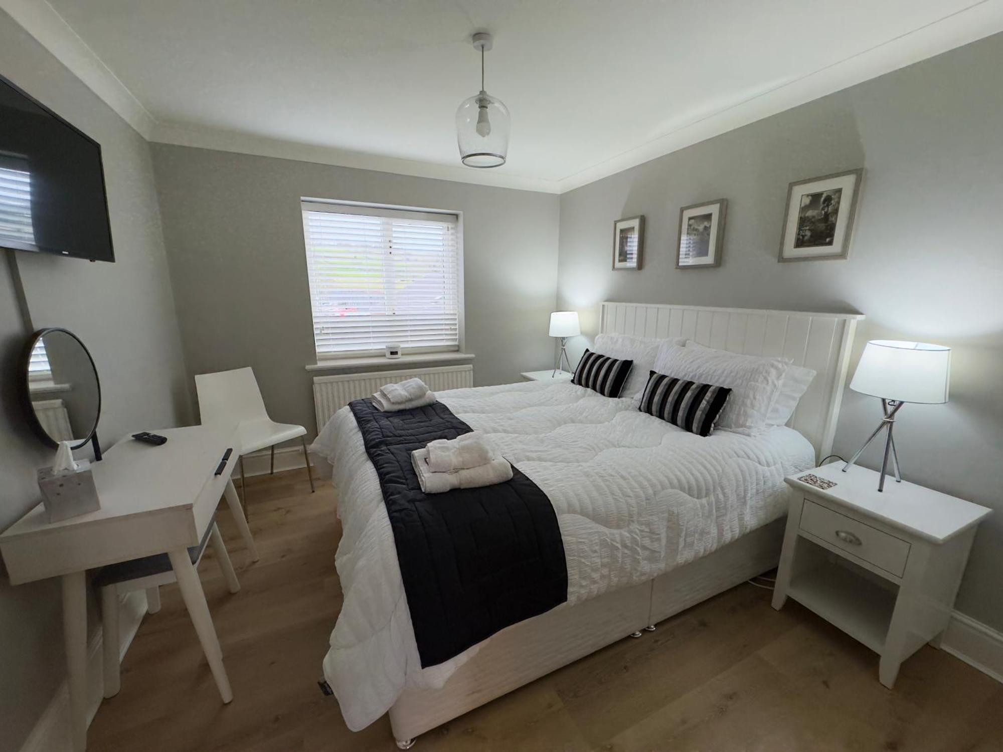 Vast, Elegant Home With Indoor Pool & Sauna Near Popular Golf Course Кінгтон Екстер'єр фото