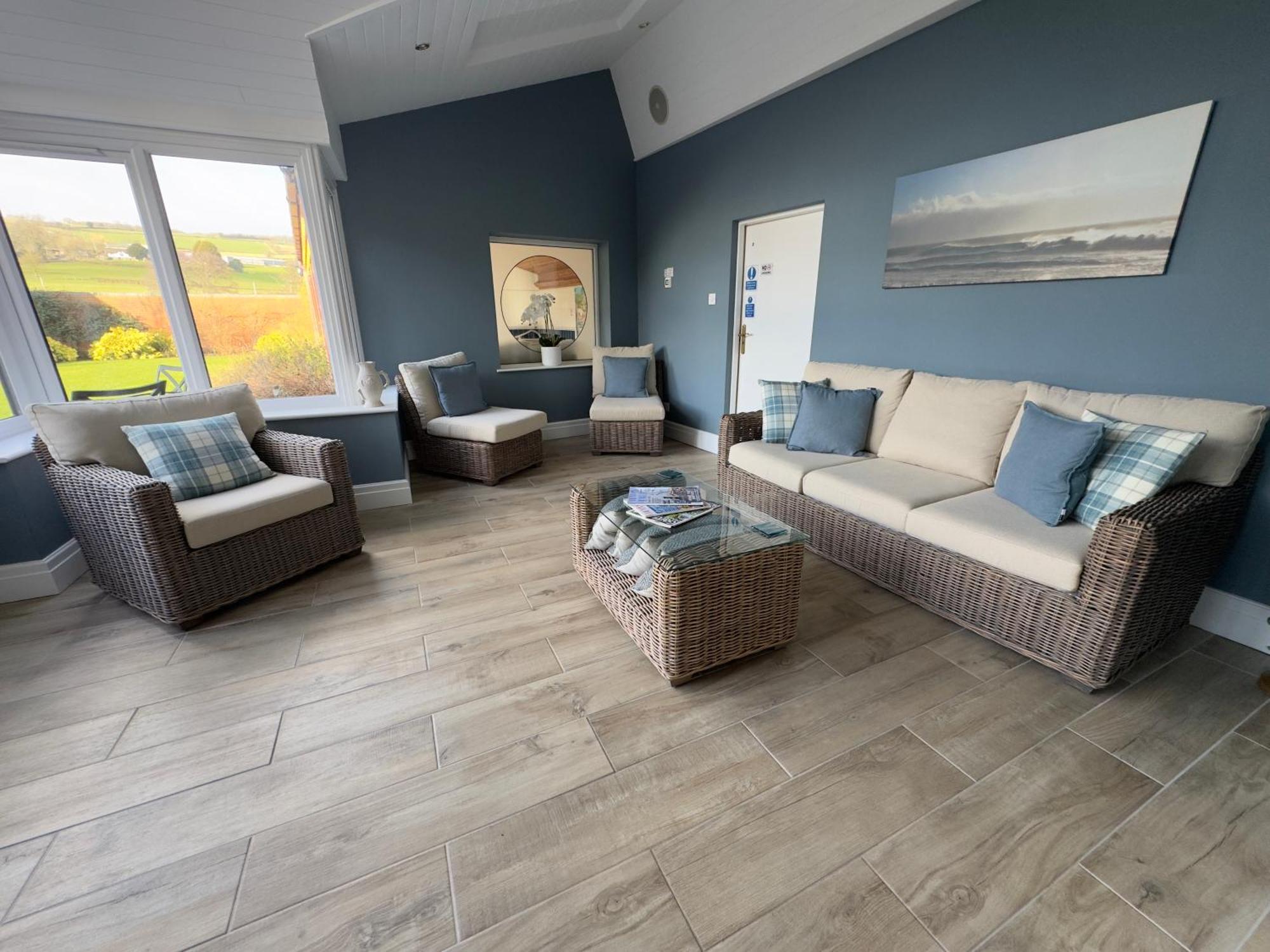 Vast, Elegant Home With Indoor Pool & Sauna Near Popular Golf Course Кінгтон Екстер'єр фото