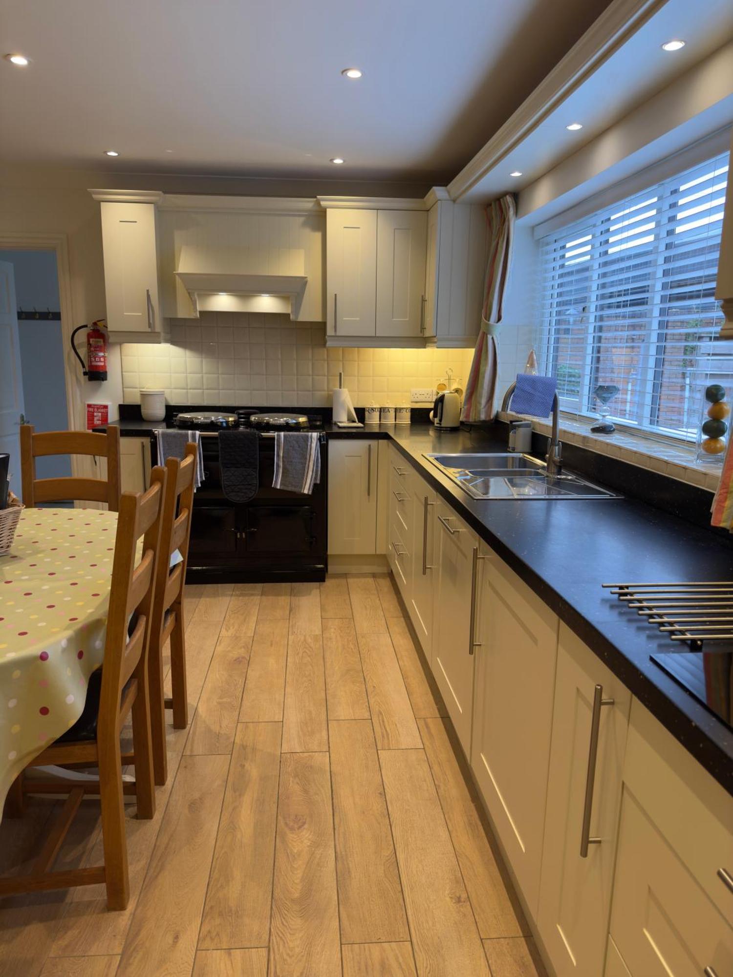 Vast, Elegant Home With Indoor Pool & Sauna Near Popular Golf Course Кінгтон Екстер'єр фото